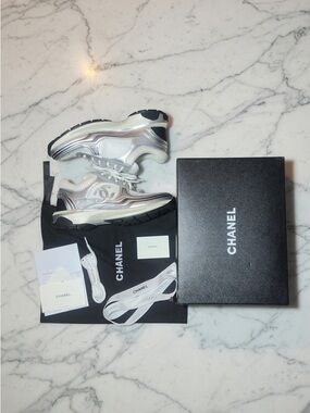 CHANEL RUNNERS